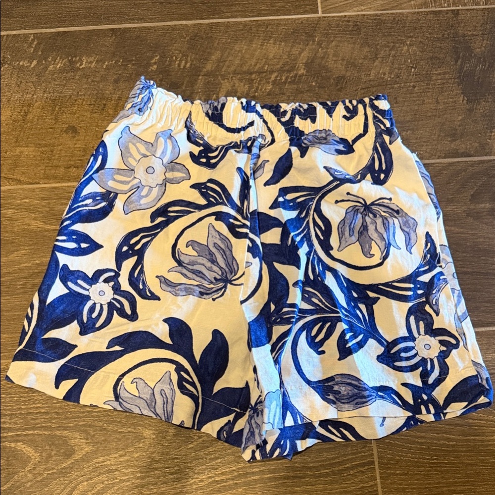 H&M White Shorts with Blue Floral Print High Waist